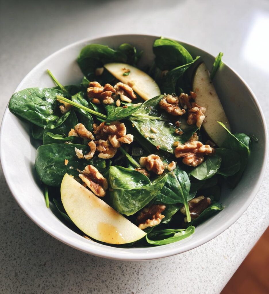 Spinatsalat mit Apfel
