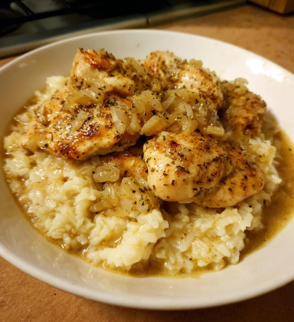 smothered chicken and rice